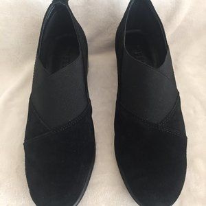 The Flexx Suede Cross-Band Slip-on Shoes-Cross Town, Black, Sz 7.5M (38.5), New